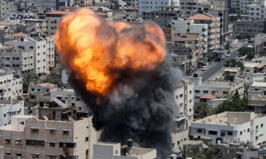 Për shkak të sulmeve izraelite Hamasi kërcënon se do të vrasë pengjet