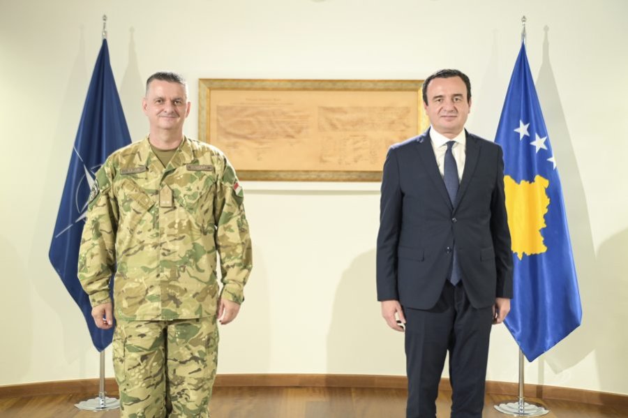 Kurti në zyrë me komandantin e KFOR-it, çfarë tha ai për policët e Kosovës në Veri
