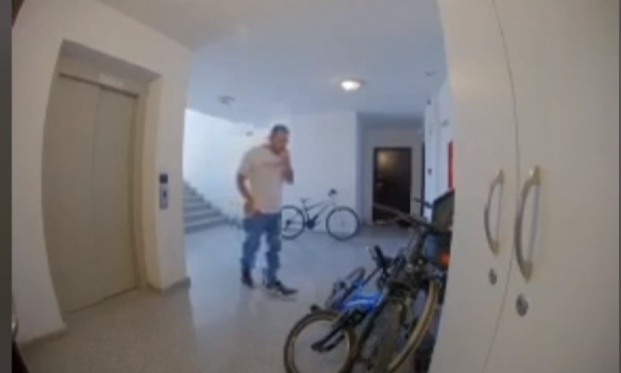 Hajni kapet në kamera duke e vjedhur biçikletën në Prishtinë