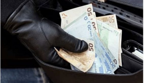 Postieri në Obiliq inskenon grabitjen e parave, por e pëson nga policia