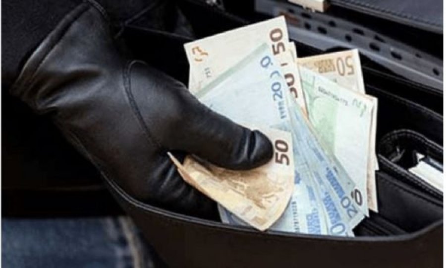 Postieri në Obiliq inskenon grabitjen e parave, por e pëson nga policia