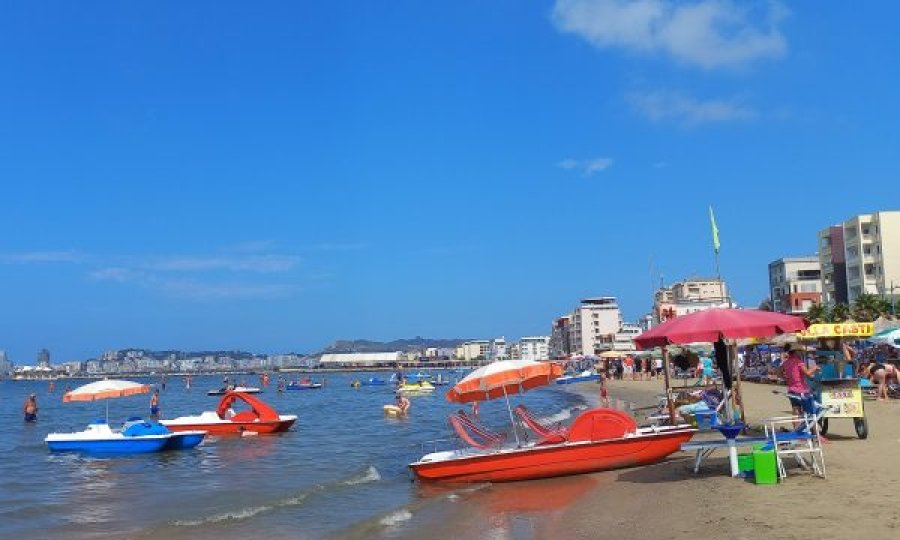 Vrojtuesit e plazhit të Durrësit, të paktë dhe të keqpajisur