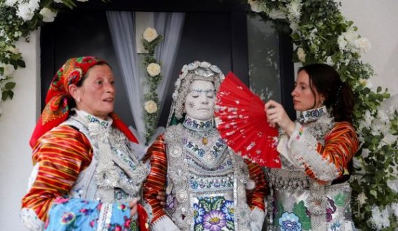 Një dasmë në një fshat të Prizrenit bëhet lajm në Reuters