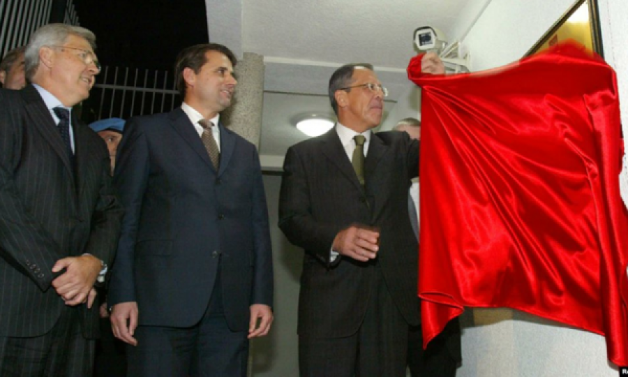 Më 2005 Sergey Lavrov e kishte hapur personalisht Zyrën Ruse, aty ishte edhe ish-Kryeministri i Kosovës