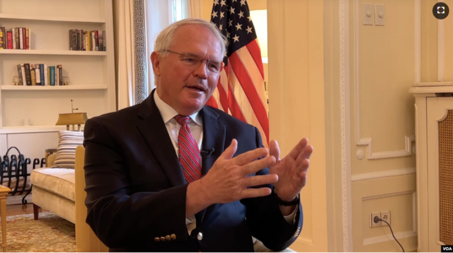 Hill: E ardhmja e serbëve të Kosovës në tavolinën e bisedimeve