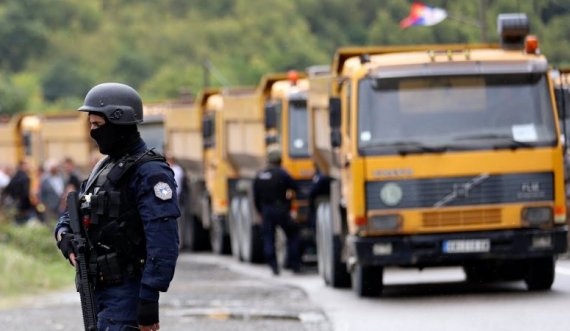 Çka do të bëjë Policia e Kosovës me kamionët që e bllokuan veriun?