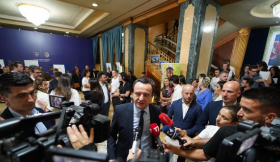 Kurti për takimin e 18 gushtit me Vuçiqin: Dialogu të jetë njohje por aty është edhe pala tjetër