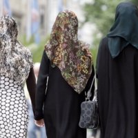Shamia një diskutim i gjerë midis feve dhe shtetit kushtetues laik