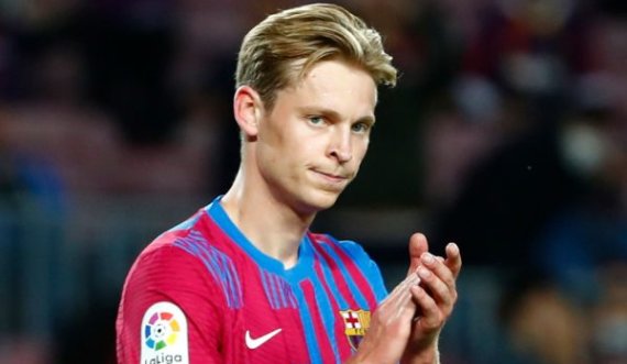 De Jong dorëzohet, e pranon se mund të transferohet te Man Utd