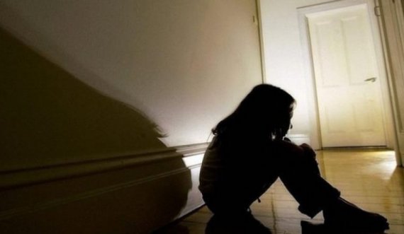 E rëndë: E mitura denoncon në Polici të dy prindërit për keqtrajtim, përfundon në strehimore në Prishtinë