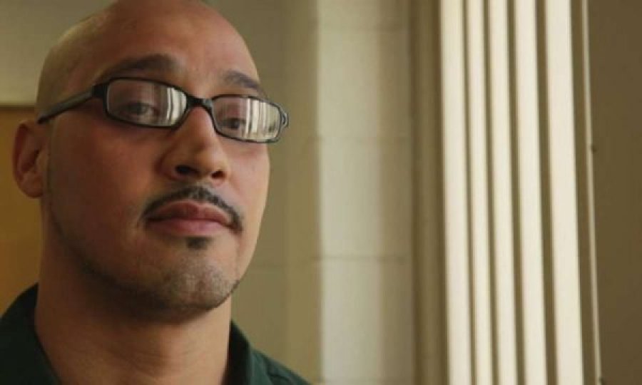 Burri që u dënua gabimisht për vrasje në New York, lirohet pas 20 vjetësh