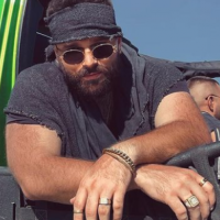 Alban Ramosaj publikon klipin sensual të këngës së re “A je me najkon”