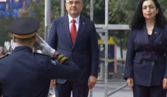 VIDEO/ Nis ceremonia zyrtare në Prishtinë, Presidentja Osmani pret homologun shqiptar, Begaj