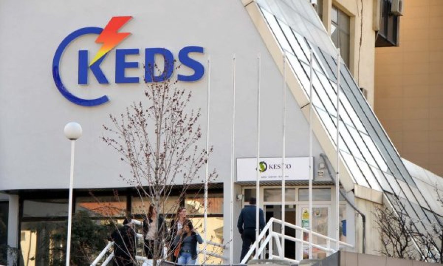 KEDS reagon pas deklaratës së Ministrisë për “humbjen dhe vjedhjen e rrymës”!