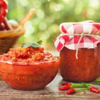 Receta e Pepës: Ajvar i shtëpisë me speca të pjekur