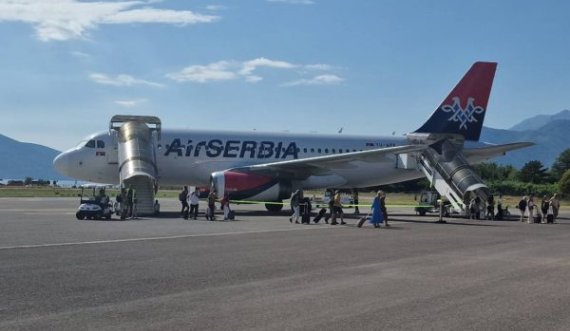 Prishet në ajër aeroplani i Serbisë, pasagjerët rrëfejnë tmerrin