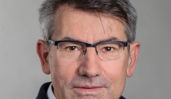 Nga pastrues, shqiptari arrin te bëhet profesor universitar në Zvicër