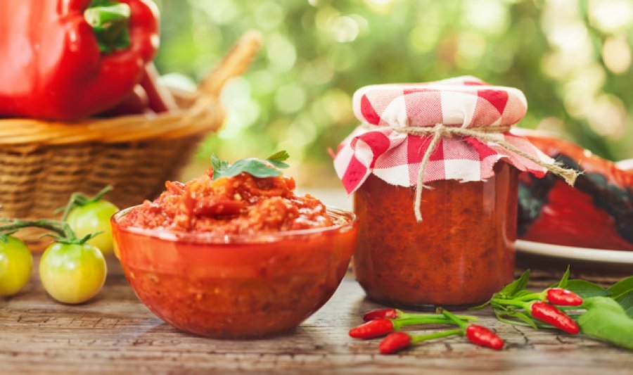 Receta e Pepës: Ajvar i shtëpisë me speca të pjekur