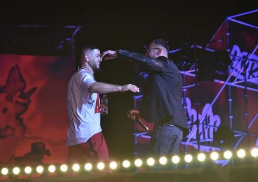Puthje dhe përqafime para 18 mijë vetave! Noizy kujton 'armiqësinë me Stresin