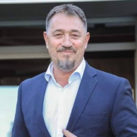 Sami Lushtaku humb një anëtar të familjes