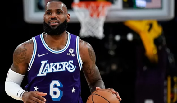 LeBron James vazhdon me La Lakers