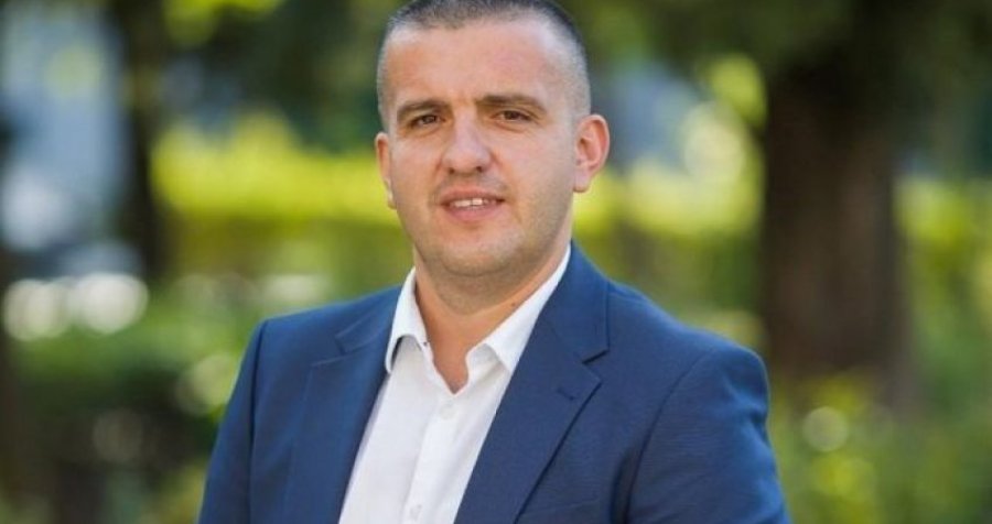 'Po u pengon fakti se jam shqiptar', reagon Stirkoviç: Po na ngarkoni me urrejtje nacionale, tërhiqeni deklaratën