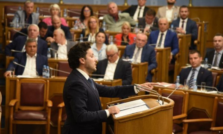 Abazoviq i shpalos “faktet e krimit të organizuar” në seancën ku mund të rrëzohet