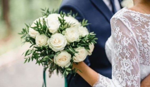 Çifti shumë i njohur bëjnë dasmë të madhe, vjehrra e nusës përfundon në spital