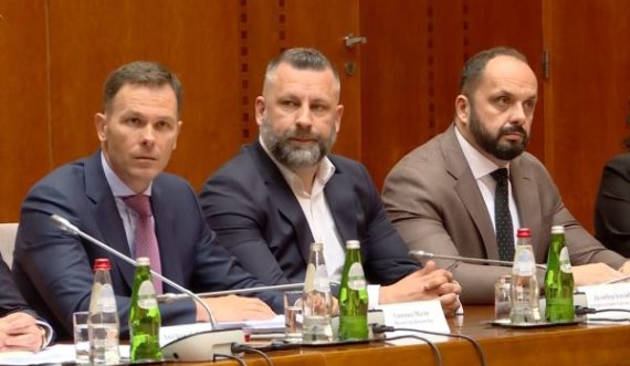 Jevtiq: Targat dhe dokumentet janë arsyetim për t’i dëbuar serbët