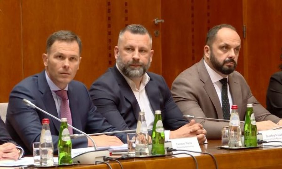 Jevtiq: Targat dhe dokumentet janë arsyetim për t’i dëbuar serbët