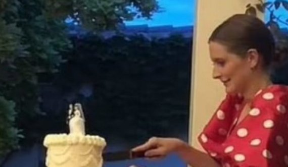 E ftuara pret tortën e çiftit: Kujtova se e harruan