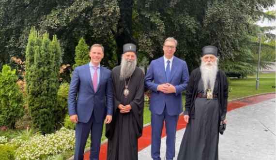 Vuçiq shkon te krerët e kishës për t’iu raportuar për takimin me Kurtin