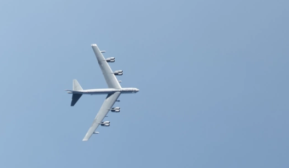 Nëse ndodheni në këtë qytet, në orën 14:30 mund t’i shihni dy bombarderët e Amerikës