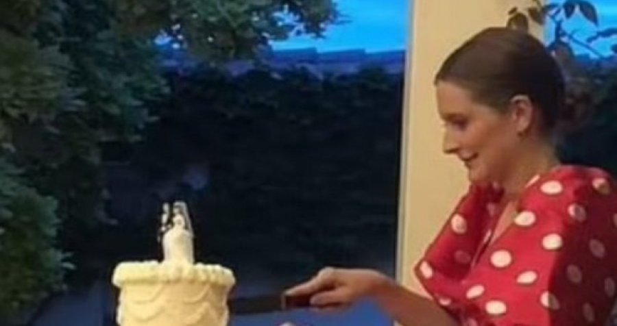 E ftuara pret tortën e çiftit: Kujtova se e harruan