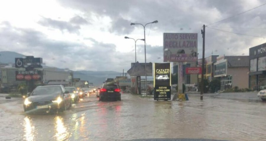 Kështu u vërshua nga shiu, rruga Prishtinë-Prizren