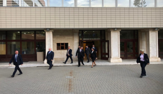 Përfundon takimin me Osmanin, Escobar nuk pranon të flas