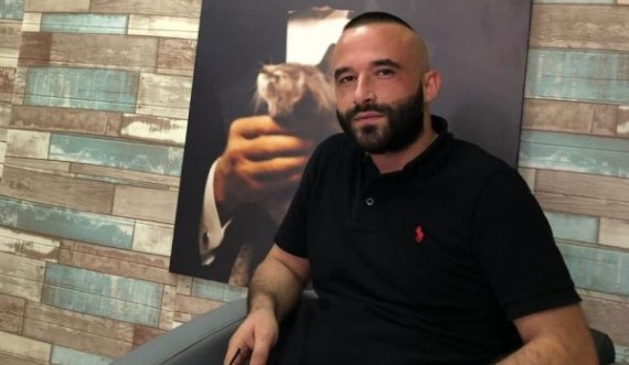 Vdes 30 vjeçari shqiptar si pasojë e aksidentit ku ishte në veturë me nënën e tij