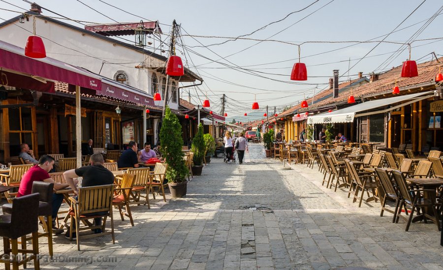 Gjakovari i shkon disa herë te lokali një gruaje dhe e kërcënon, thotë se i përngjan dikujt që s’i pëlqen