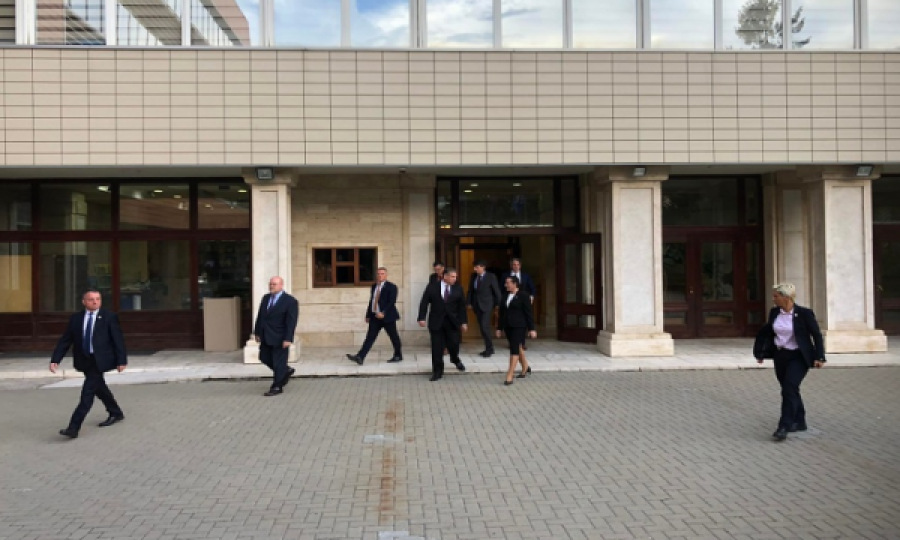 Përfundon takimin me Osmanin, Escobar nuk pranon të flas