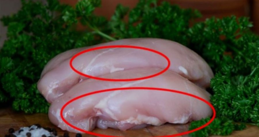 Nëse shihni këto vija të bardha te filetot e pulës, mos i gatuani