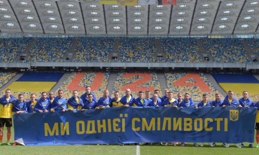 Me plot emocione dhe me praninë e ushtrisë, sot u rikthye futbolli në Ukrainë