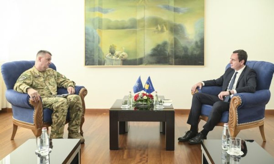 Komandanti i KFOR’it thotë se i ka thënë Kurtit 's’ është mirë të flitet për luftë'