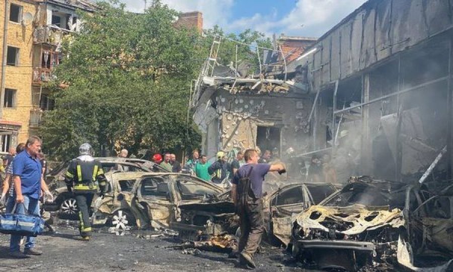 Përgjaket Ukraina në Ditën e Pavarësisë, Zelensky: 15 të vrarë dhe 50 të plagosur