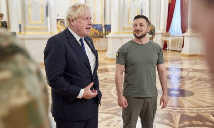 Boris Johnson vizitë të papritur në Kiev, takohet me Zelensky-n