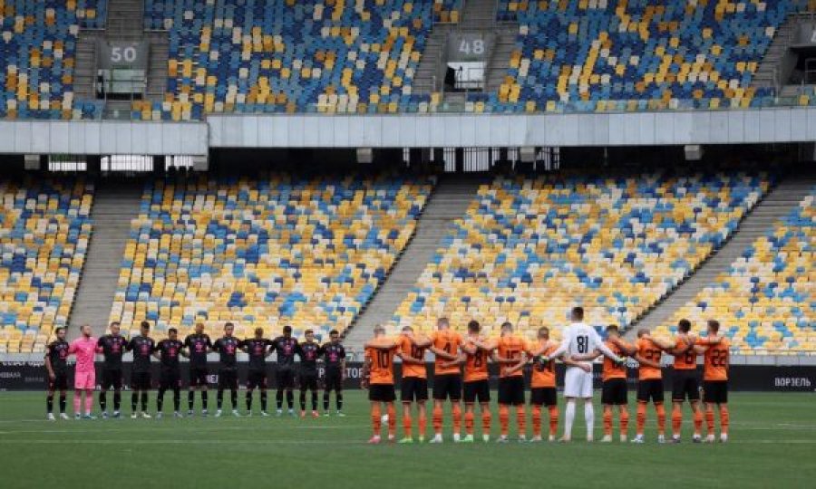 Në mes të luftës, tre futbollistë shqiptarë luajtën dje në Ukrainë