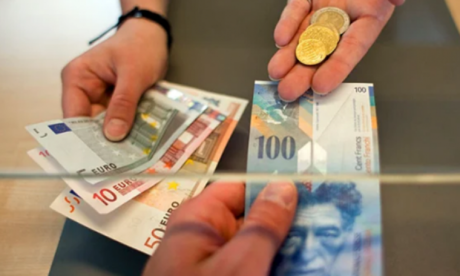 Pse euro humbi vlerën në raport me frangun zviceran dhe dollarin amerikan