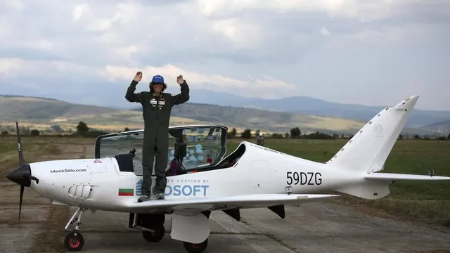 Piloti 17 vjeçar që i ra përqark botës i vetëm