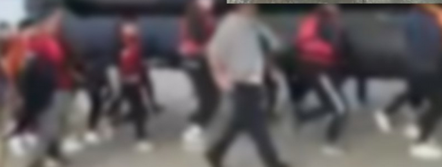 ‘Ec, ec, ec’, policia sulmon me spraj shqiptarët që po iknin me gomone drejt Anglisë 