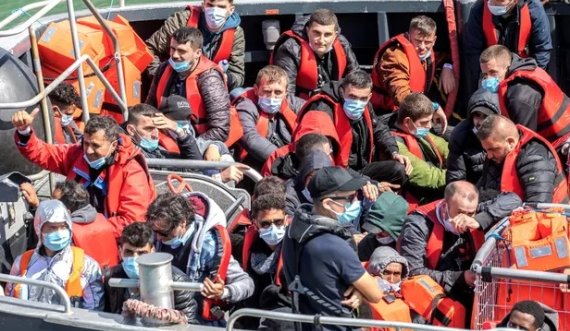 The Guardian: Rritja e azilkërkuesve shqiptarë mund të jetë për shkak të bandave kriminale