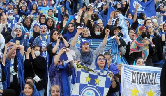Edhe femrat  u lejuan  ta shohin një ndeshje të ligës iraniane në stadium për herë të parë pas më shumë se 40 vitesh
